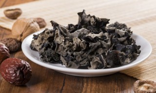 葱头木耳炒肉的做法是什么 葱头木耳炒肉的做法是什么样的