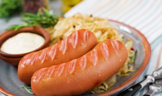 蒜黄炒火腿肠的做法（蒜黄炒火腿肠的做法视频）