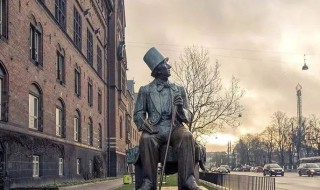 皇帝的新装作者 安徒生