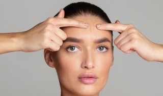 头上长痘什么原因(头上长痘什么原因造成的)