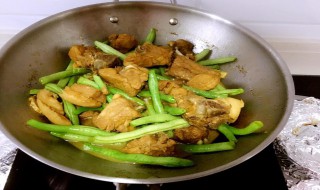 排骨炖豆角做法 铁锅排骨炖豆角的做法