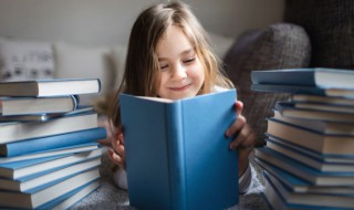 根的作者及作品简介（《根》的作者）