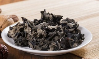 木耳煮几分钟可以吃 白木耳怎么煮才能软烂粘稠