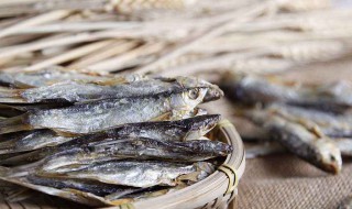 鱼干怎么做好吃（鱼干怎么做好吃又简单的方法视频）