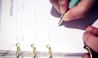 中学生运动会主持稿 初中运动会主持视频