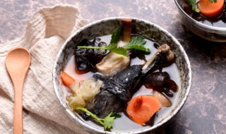 乌鸡的营养价值与功效 乌鸡的营养价值与功效与禁忌