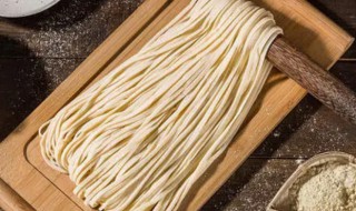 自制手擀面的家常做法 自制手擀面的家常做法窍门