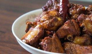 家庭排骨乱炖的家常做法（家庭排骨乱炖的家常做法大全）