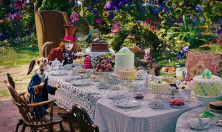 爱丽丝梦游仙境的作者是谁（爱丽丝梦游仙境的作者是谁哪个国家的）