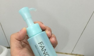 卸妆乳怎么用（雅诗兰黛卸妆乳怎么用）