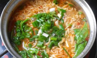 一包方便面的热量（一包方便面的热量相当于几碗米饭）