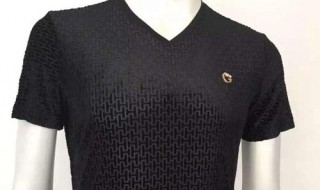 黑色体桖搭配牛仔裤好看吗（黑体桖配什么颜色裤子）