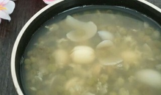 绿豆百合汤的功效（绿豆百合汤的功效与作用）
