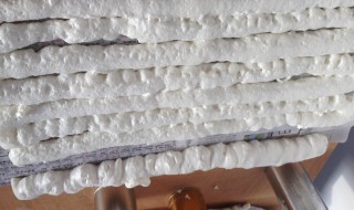 发泡胶怎么洗（发泡胶怎么洗掉 衣服）