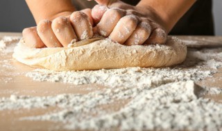 普通面粉和高筋面粉的区别(普通面粉和高筋面粉有什么区别?)