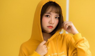 红色和绿色混合的颜色（红色和绿色混合的颜色怎么调）