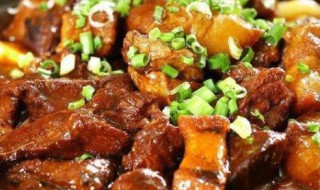 小炖肉怎么做好吃不腻（小炒肉的家常做法）