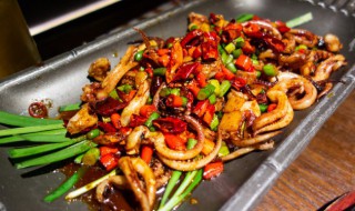 干鱿鱼怎么炒（干鱿鱼怎么炒好吃又嫩）