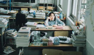 正值的近义词 正值的近义词是什么