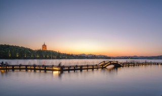 描写西湖的诗句古诗（三年级描写西湖的诗句古诗）