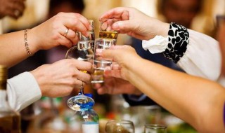 喝酒前吃点什么东西不容易醉 喝酒前防醉小妙招