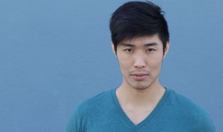 男生打耳洞打哪边（男生打耳洞打哪边好）