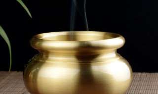 家里烧檀香的禁忌（家里烧檀香的禁忌什么）