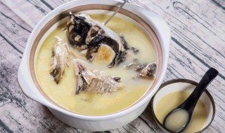 鲤鱼汤的家常做法（鲤鱼汤的家常做法视频）