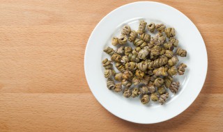 铁皮石斛的正确食用方法（铁皮石斛的正确食用方法视频）