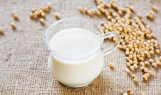 喝奶粉好还是纯牛奶好 两岁多喝奶粉好还是纯牛奶好