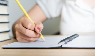 面试自我介绍范文通用（《面试自我介绍范文》）