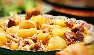 土豆能和鸡蛋一起炒着吃吗 土豆能和鸡蛋一起炒着吃吗有毒吗