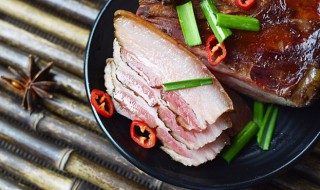 胡萝卜炒腊肉的家常做法