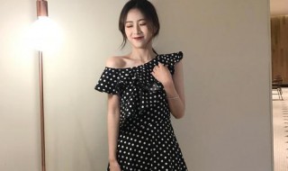 黑白波点连衣裙怎么穿搭（黑白波点连衣裙怎么穿搭好看）