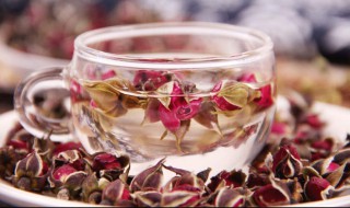 玫瑰花泡水喝的功效与作用(玫瑰花泡水喝的功效与作用上火不)