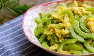 怎样炒苦瓜不苦又好吃(怎样炒苦瓜不苦又好吃窍门)