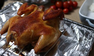 蜜汁烤鸡的做法 蜜汁烤鸡的做法 烤箱时间温度