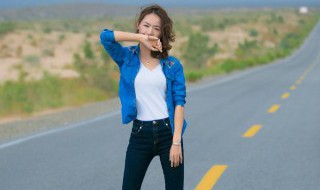 黑色牛仔裤配黑色衣服吗 黑色牛仔裤配黑色衣服吗图片