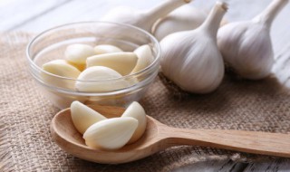 腊八蒜绿一半可以吃吗