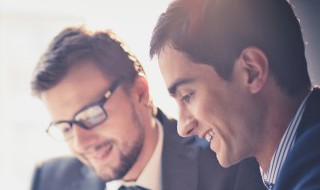 股东怎么产生董事（股东会如何选举董事会成员）