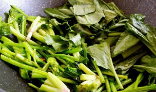 菠菜做法(凉拌金针菇菠菜做法)