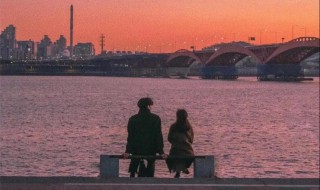 短语句子（游玩说说心情经典短语句子）