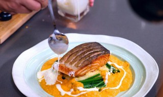 鲑鱼的家常做法（清蒸桂鱼的家常做法）