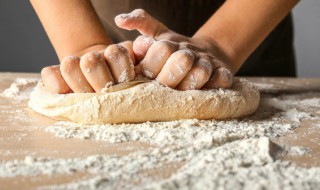 高粱面和面是用温水还是开水（高粱面和面是用温水还是开水好）