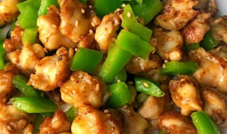 青椒童子鸡的家常做法（青椒童子鸡的做法 最正宗的做法）