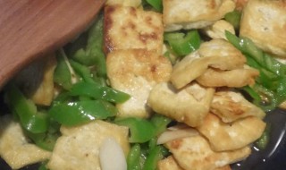 豆腐炒青椒 豆腐炒青椒怎么做好吃又简单