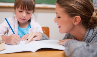 喼怎么读 俰怎么读