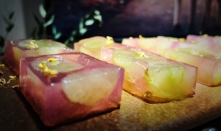 葡萄果冻制作过程白凉粉（葡萄果冻白凉粉和水的比例）