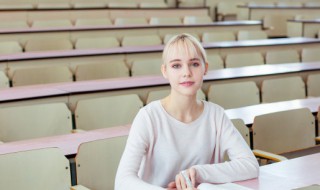 片刻的近义词 思索片刻的近义词