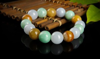 女人戴什么手链最好（女人戴什么手链最好看图片）